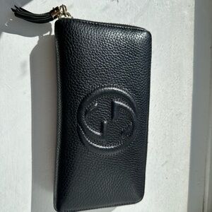 Gucci Black Leather Zip Wallet